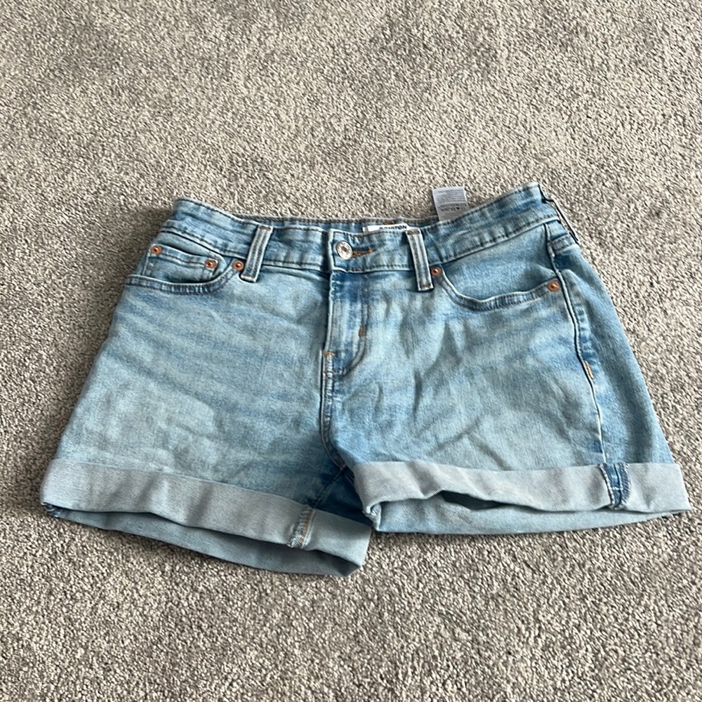 Light Wash Levi Mid-Rise Shorts